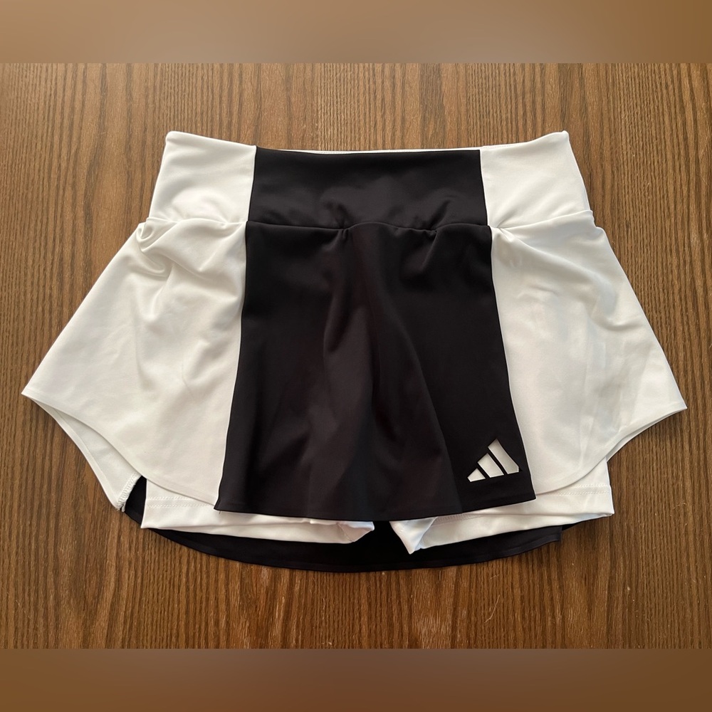 Adidas New Women’s Tennis Skirt size Small